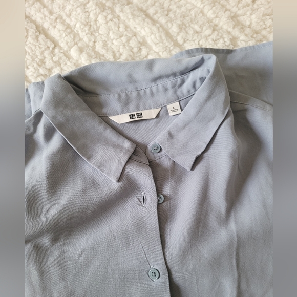 UNIQLO Women's Rayon Short Sleeve Blouse (Light Blue) - Picture 4 of 5